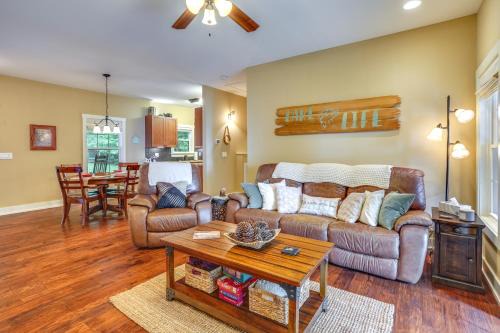 Cadiz House | Rustic Retreat in Cadiz: On Lake Barkley