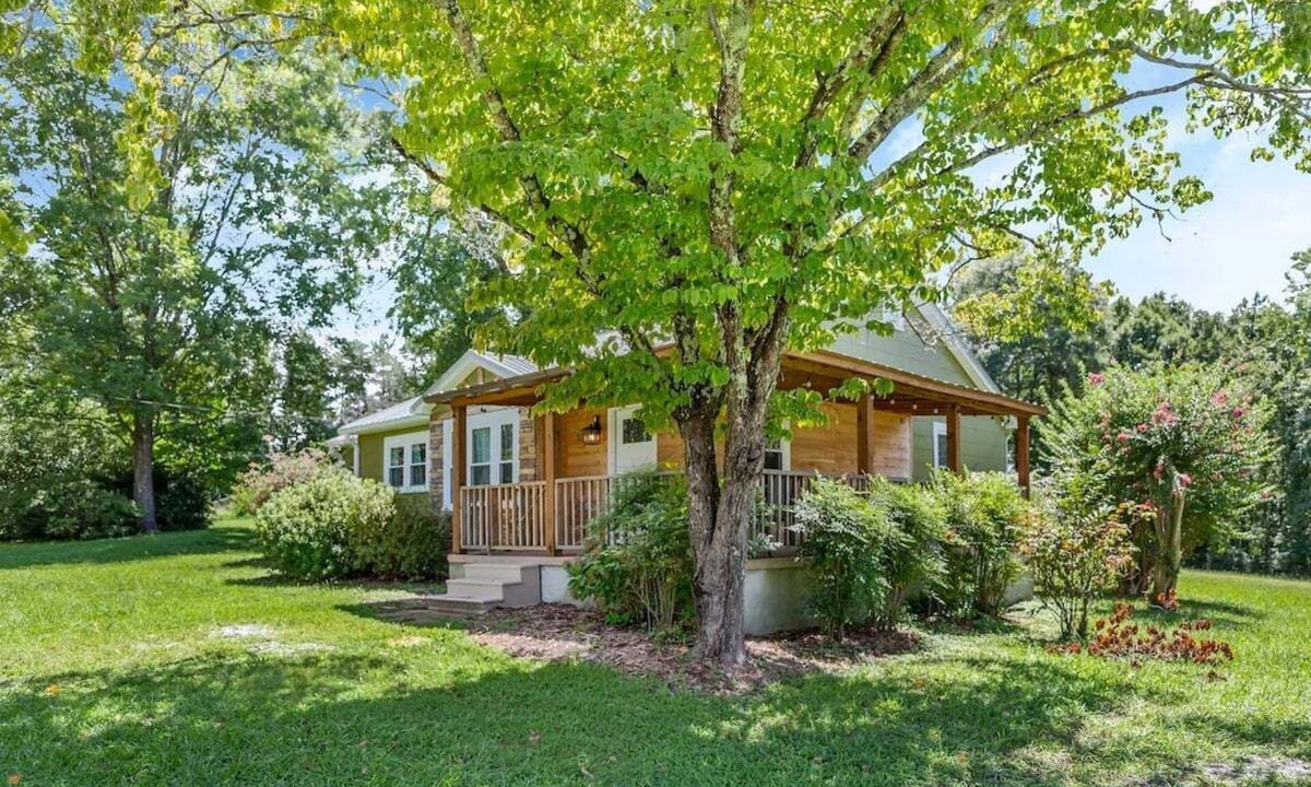 Salem House | S Circle 220: A beautifully restored 2-bedroom home in charming Salem, SC.