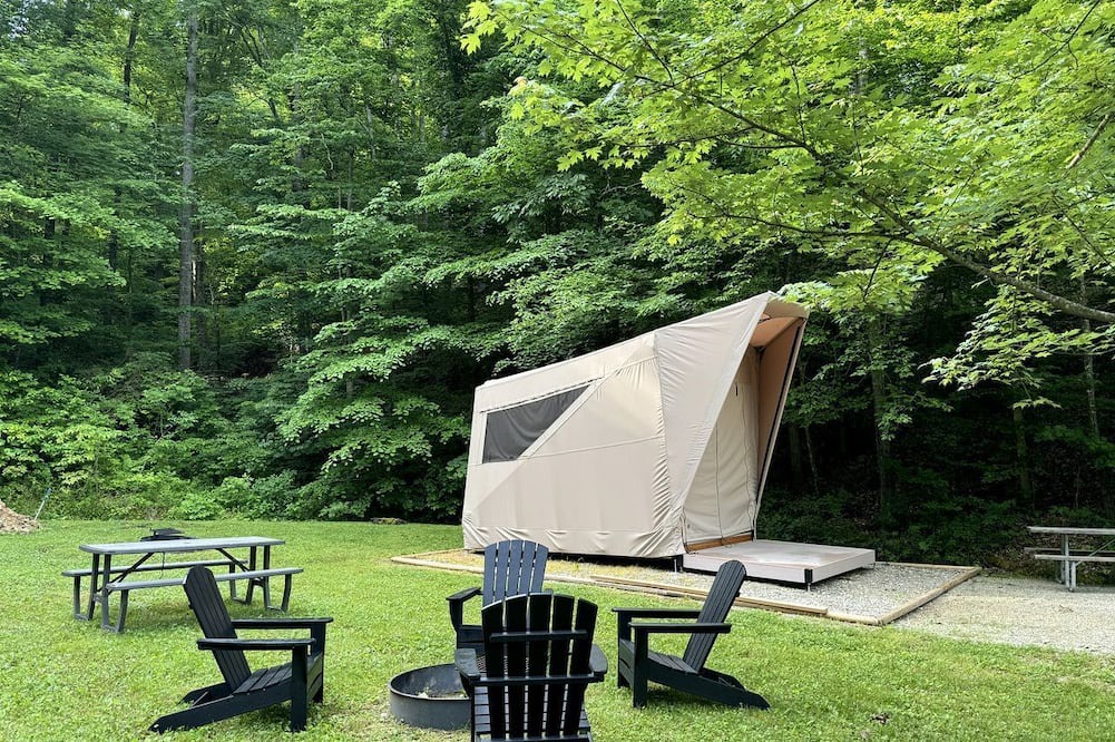 Hitchins RV Rental | Safari Tent Glamping in Kentucky with AC and Access to Biking Trails