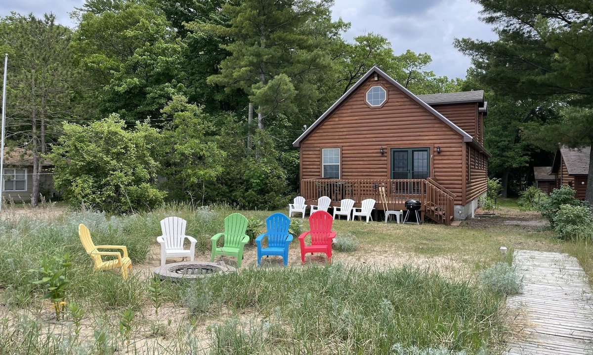 Port Austin Cabin | SandyCabins Duplex Beach House - Lake Side Cabin