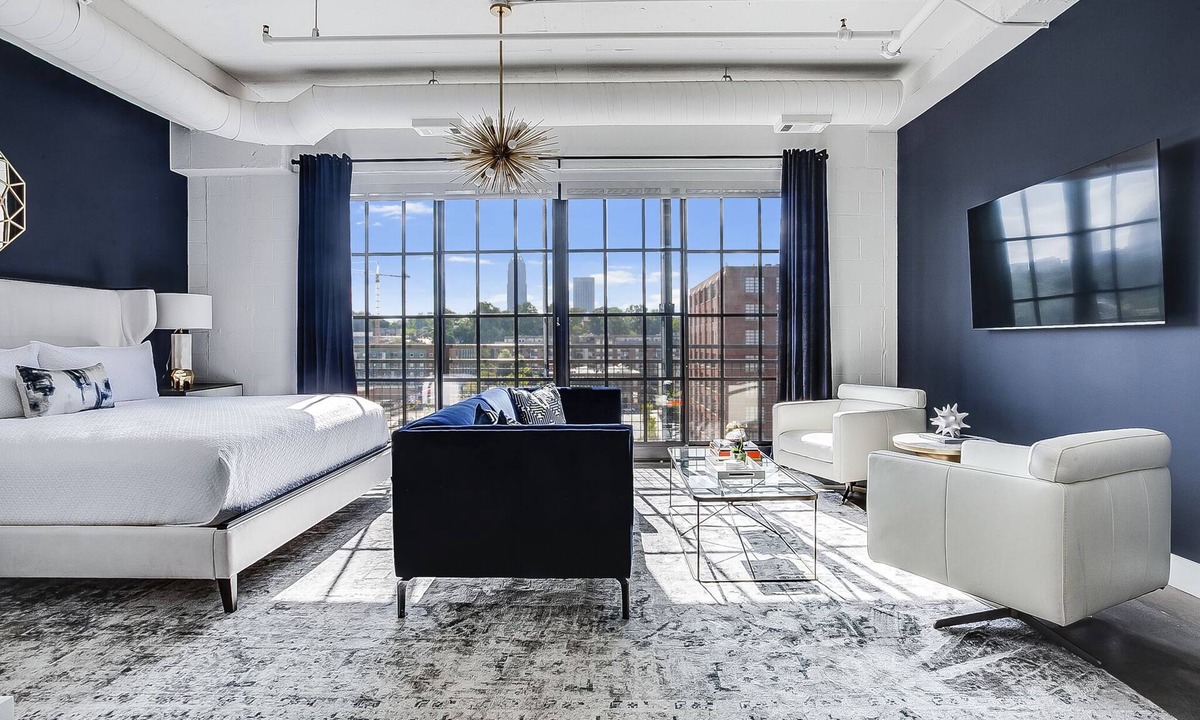 Virginia Highland Apartment | Sapphire Studio by Atlanta Luxury Rentals