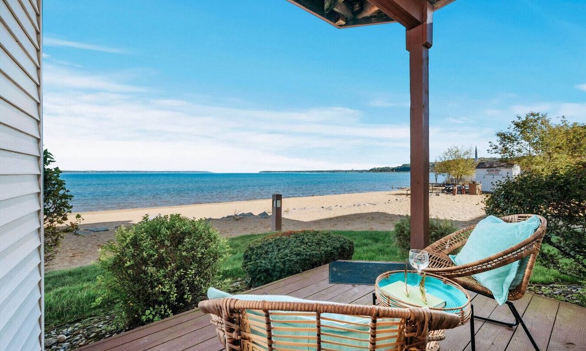 Traverse City Condo | Sauna Beach Haven 106 Direct Beach Access Near Downtown Tart Trail