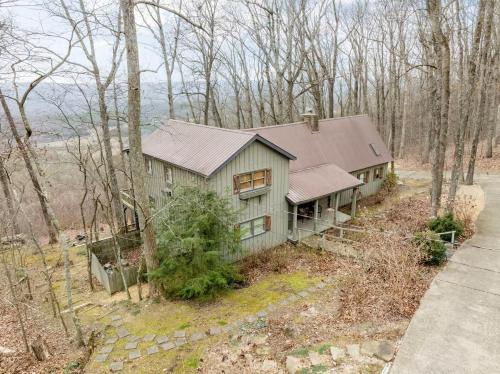 Mentone House | Scenic Getaway - Hot Tub & Mountain Views