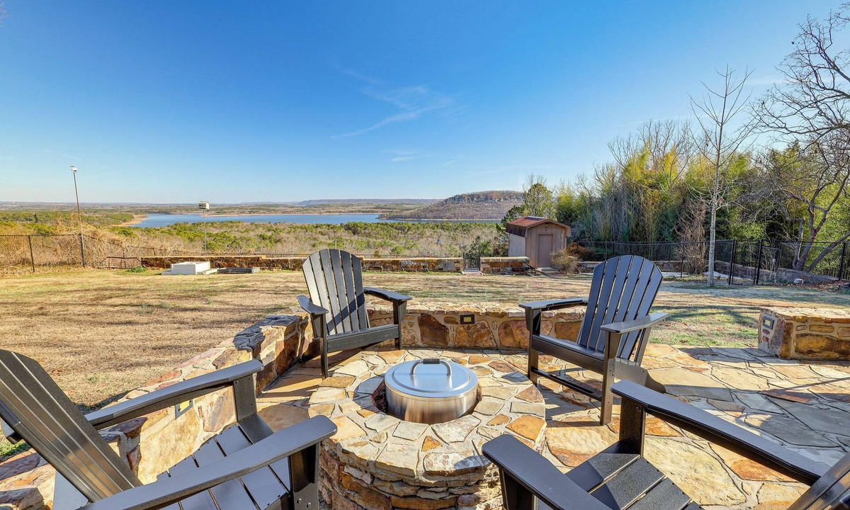 Fairfield Bay Cottage | 'scenic Overlook' - Luxe Greers Ferry Hideaway!