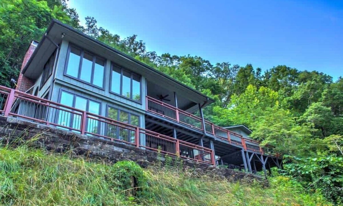 Waynesville House | Scenic & Relaxing 4/3 Retreat Near Maggie Valley