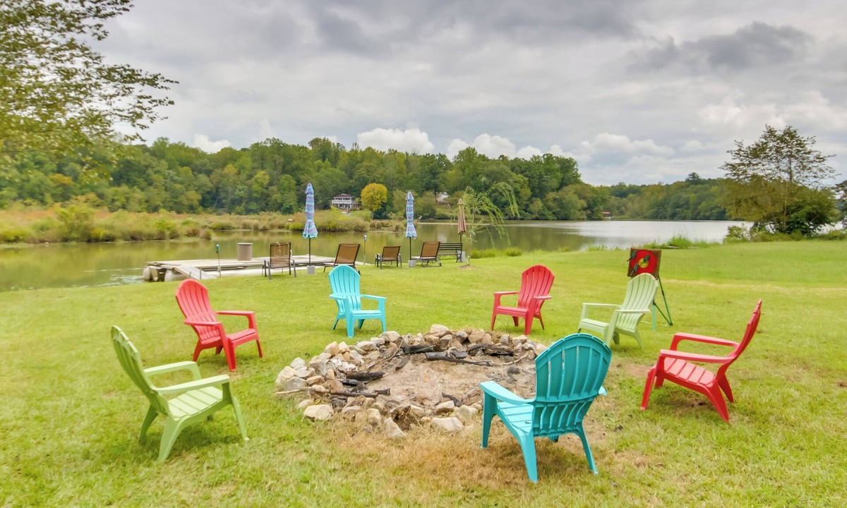 Waterloo House | Screened Porch w/Lake Views: Waterloo Home!