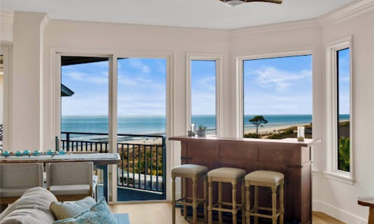 North Forest Beach Villa | SeaCrest 2512 Stunning View, Walk to Coligny Shops & Restaurants