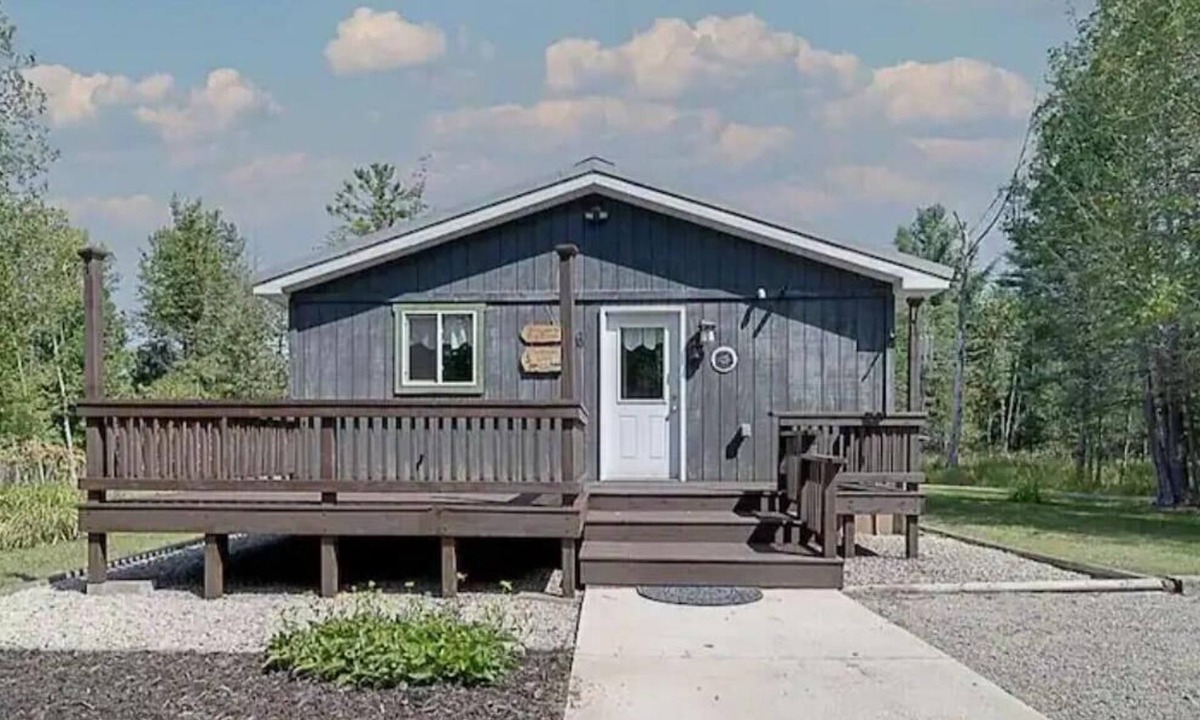 Ingalls Cabin | Secluded Cabin on 40 acres with a hot tub.