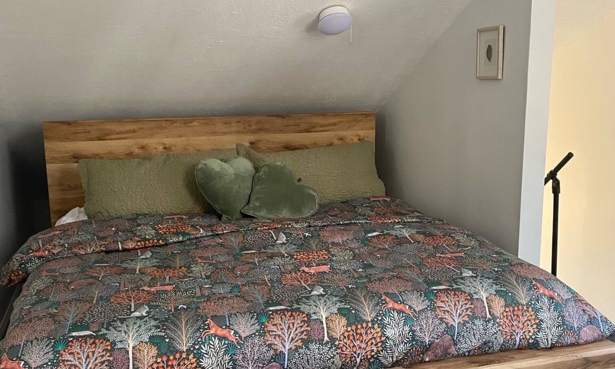 Cross Lanes Cabin | Secluded Cabin with Hot Tub, Private Dock, Kayaks in Charleston WV Area