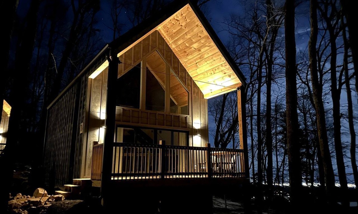 Sevierville Cottage | Secluded Cottage Nestle in the Woods in Sevierville, Tennessee