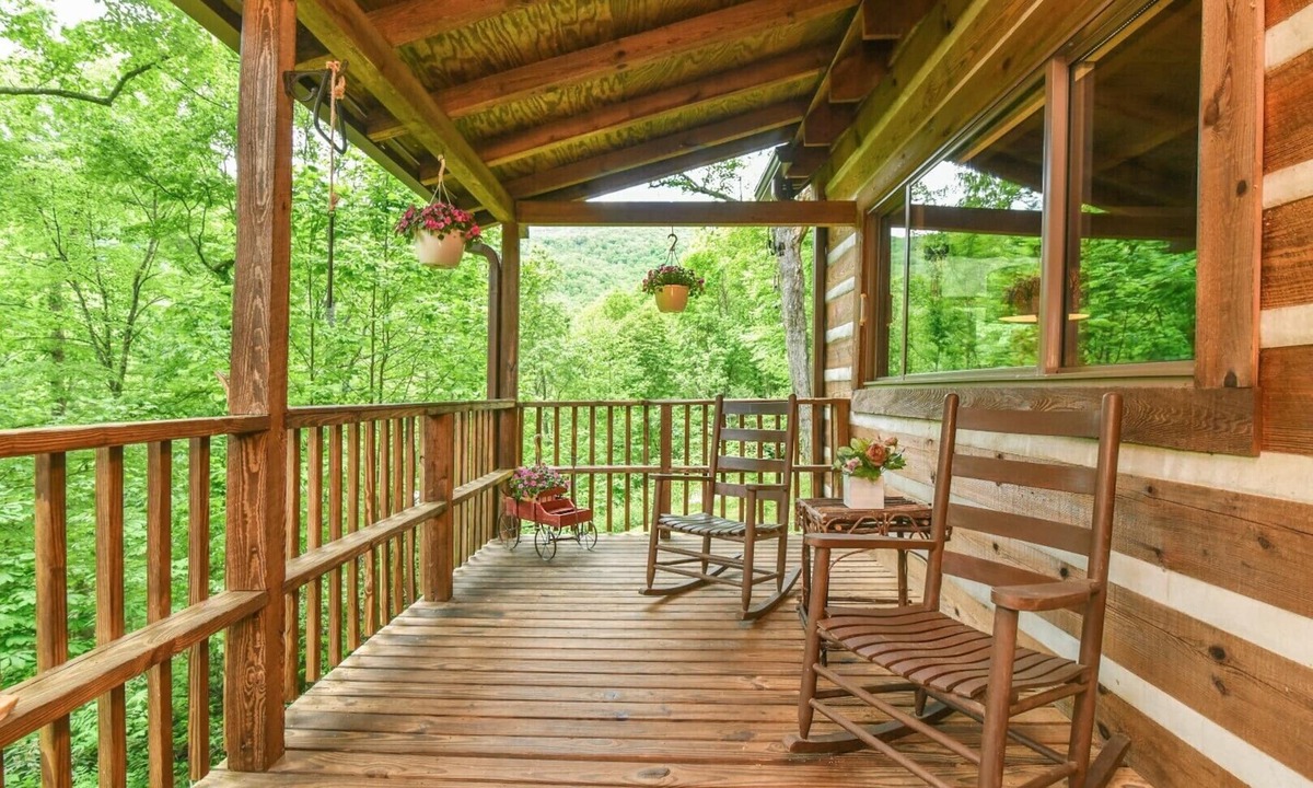 Fairview Cabin | Secluded Log Cabin, Close to Town, Hot Tub, WiFi, Fireplace, Pet Friendly