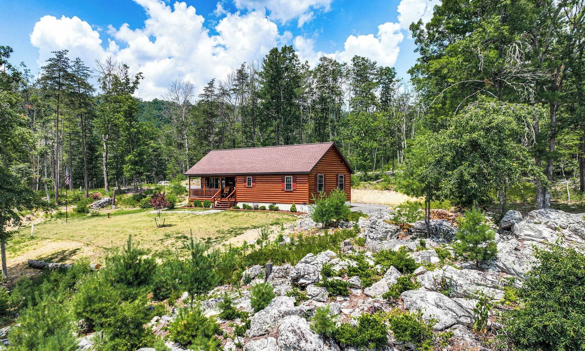 Wardensville Cabin | Secluded Mountain Cabin in Wardensville!