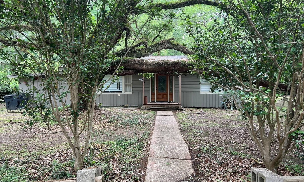 Covington House | Secluded Oaks of Covington: Peaceful 3BR Home on 2 Acres, Minutes to Downtown