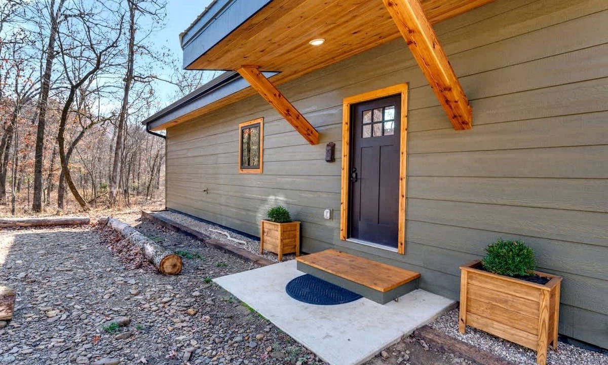Fayetteville Cabin | Secluded Riverfront Cabin with Scenic Bluffs near Fayetteville, Arkansas