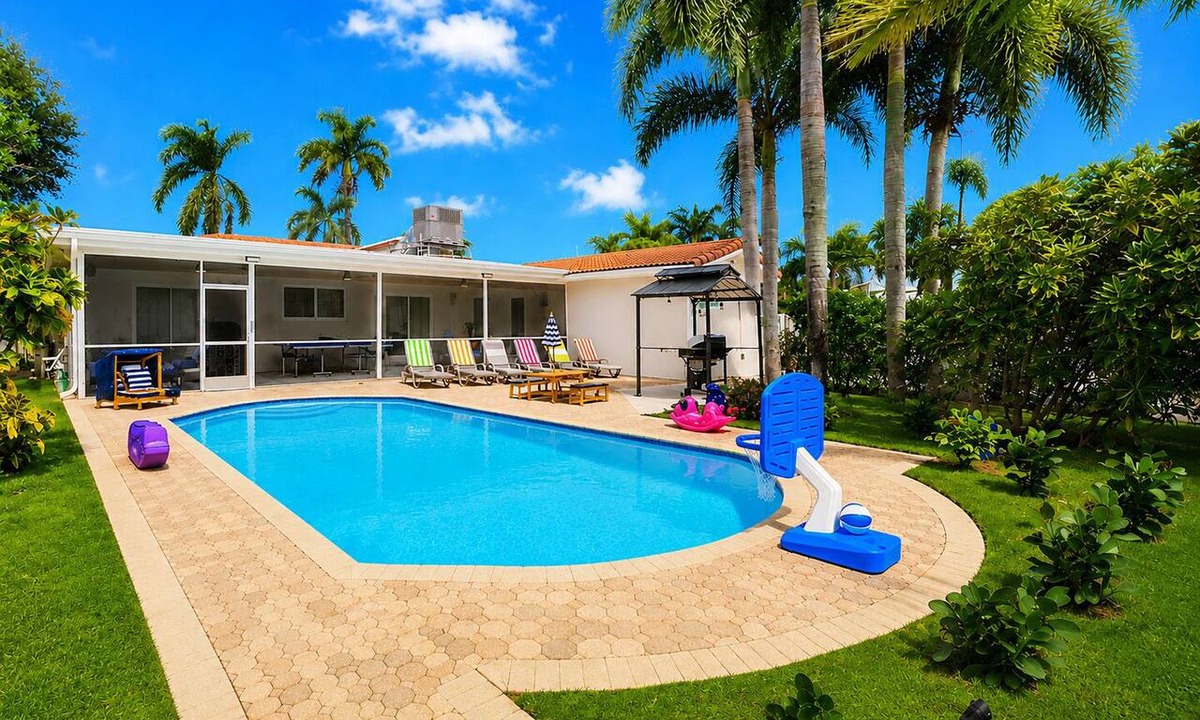 Hollywood Hills Villa | Sensational 5BR Villa Heated Pool near Hard Rock