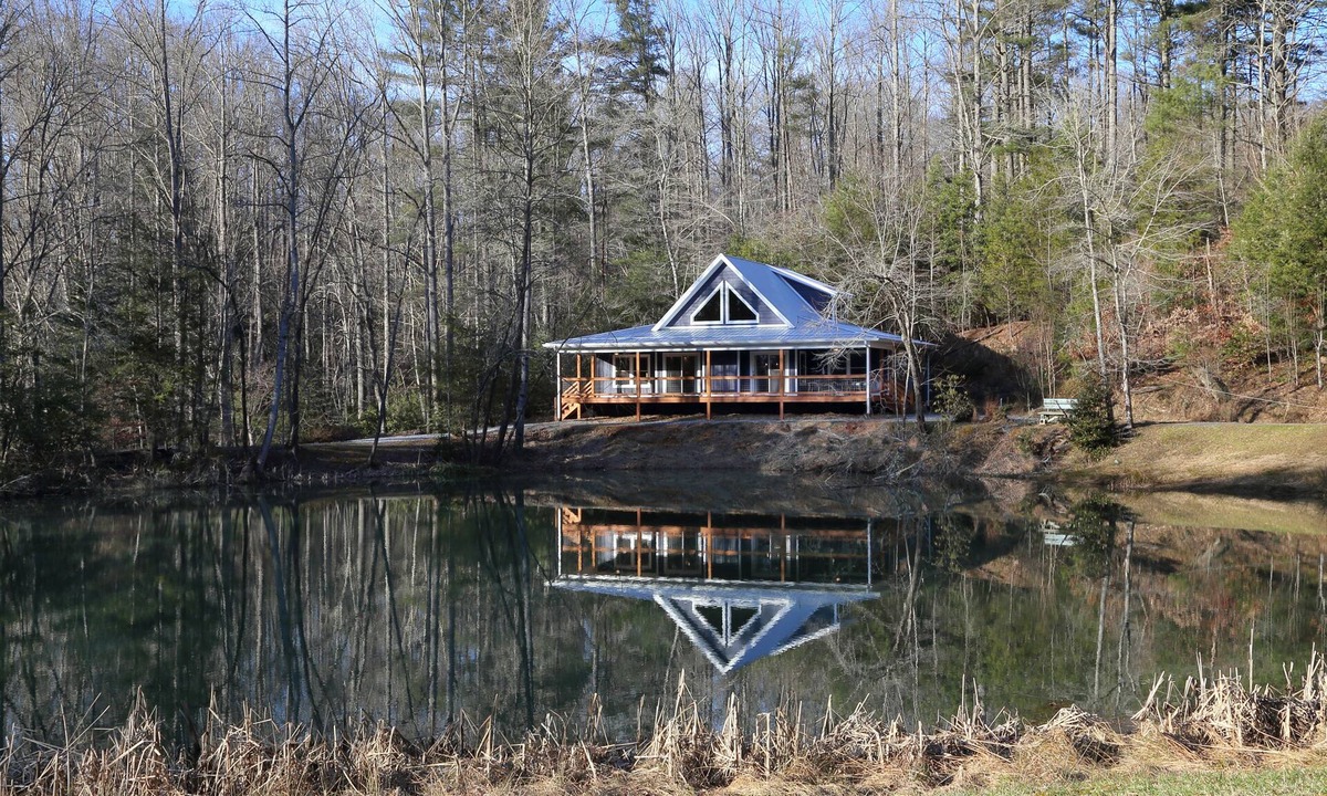 Hendersonville House | Serenade Shores: Now Listed Through Carolina Mornings! See VRBO 4455449