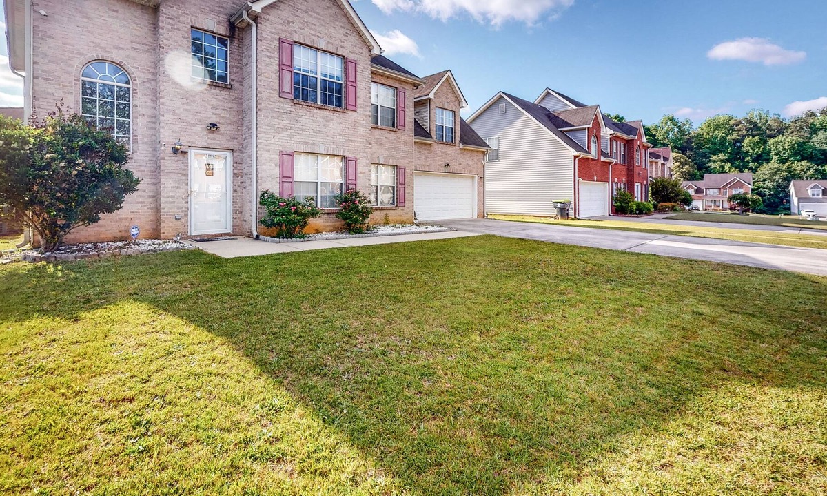 Jonesboro House | Serene & cheerful home w/ an enclosed yard - patio