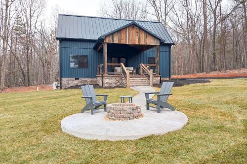 Bedford House | Serene Couple's Getaway w/Mtn Views in Bedford!