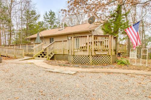 Yellville House | Serene Yellville Retreat w/Hot Tub on 85 Acres