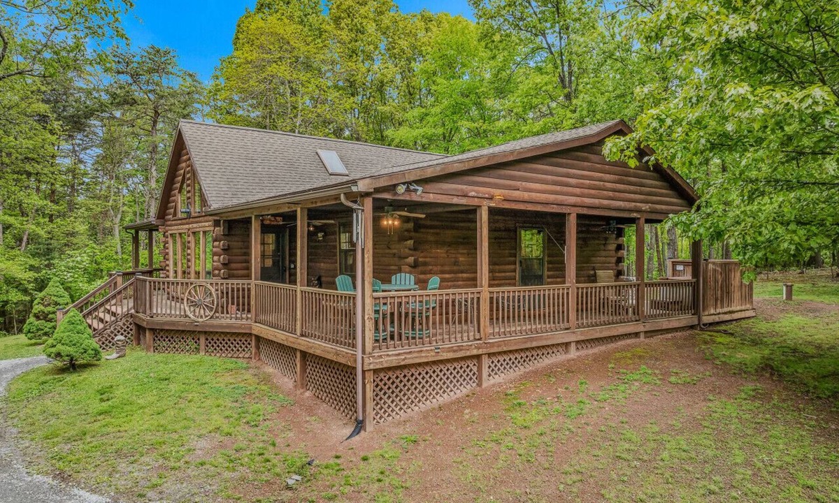 Great Cacapon House | Seventh Heaven - pet friendly, hot tub, wifi, kid`s loft, wifi, grill, king bed