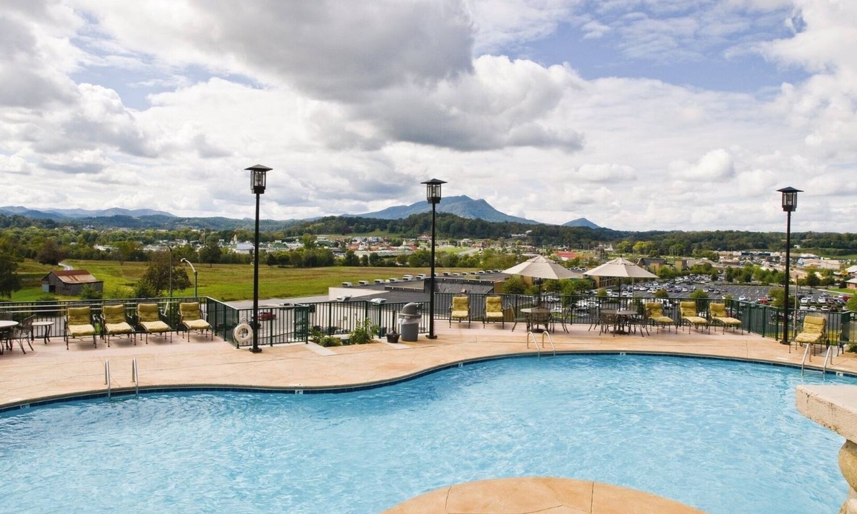 Sevierville Condo | Sevierville | Pool & Mountains | 3BR Condo Sleeps 10