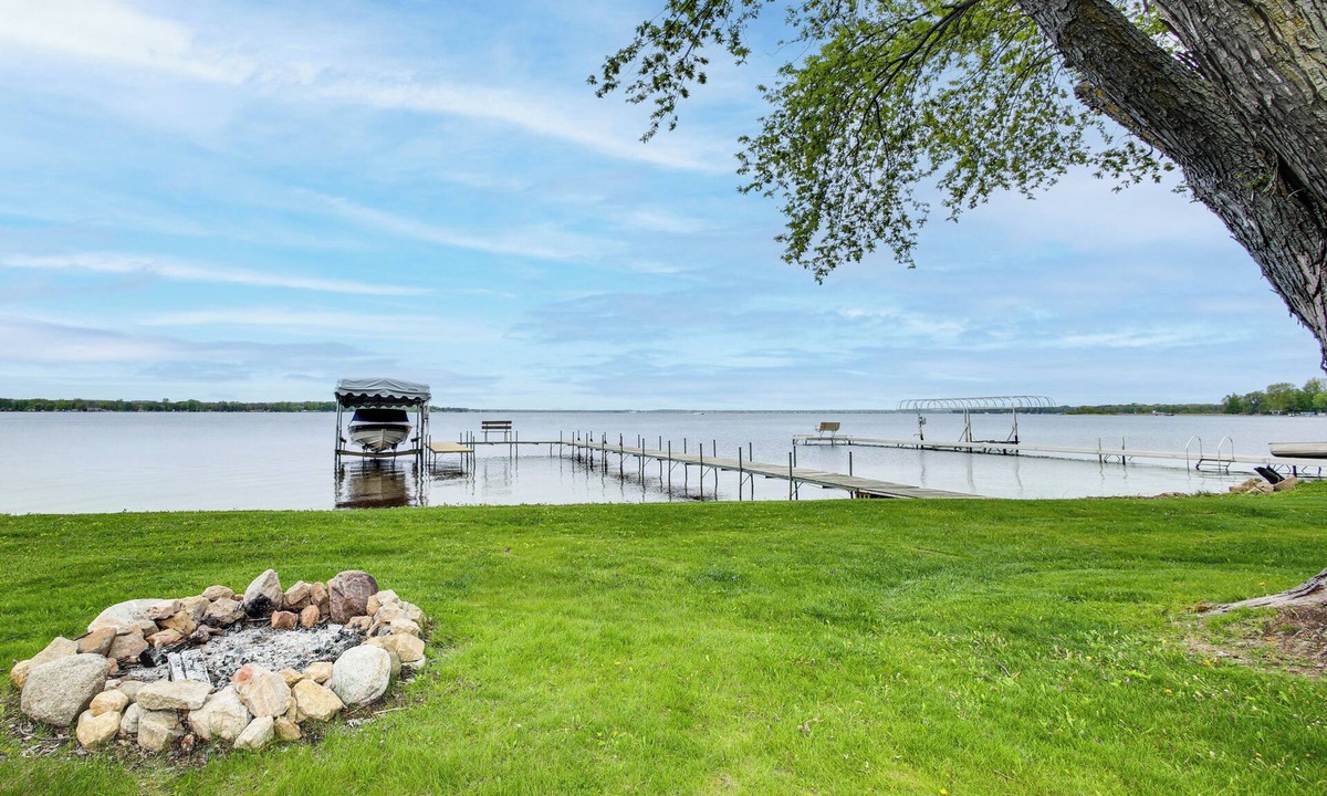 Cecil House | Shawano Lake House w/Boat Dock, Kayaks, & Grill!
