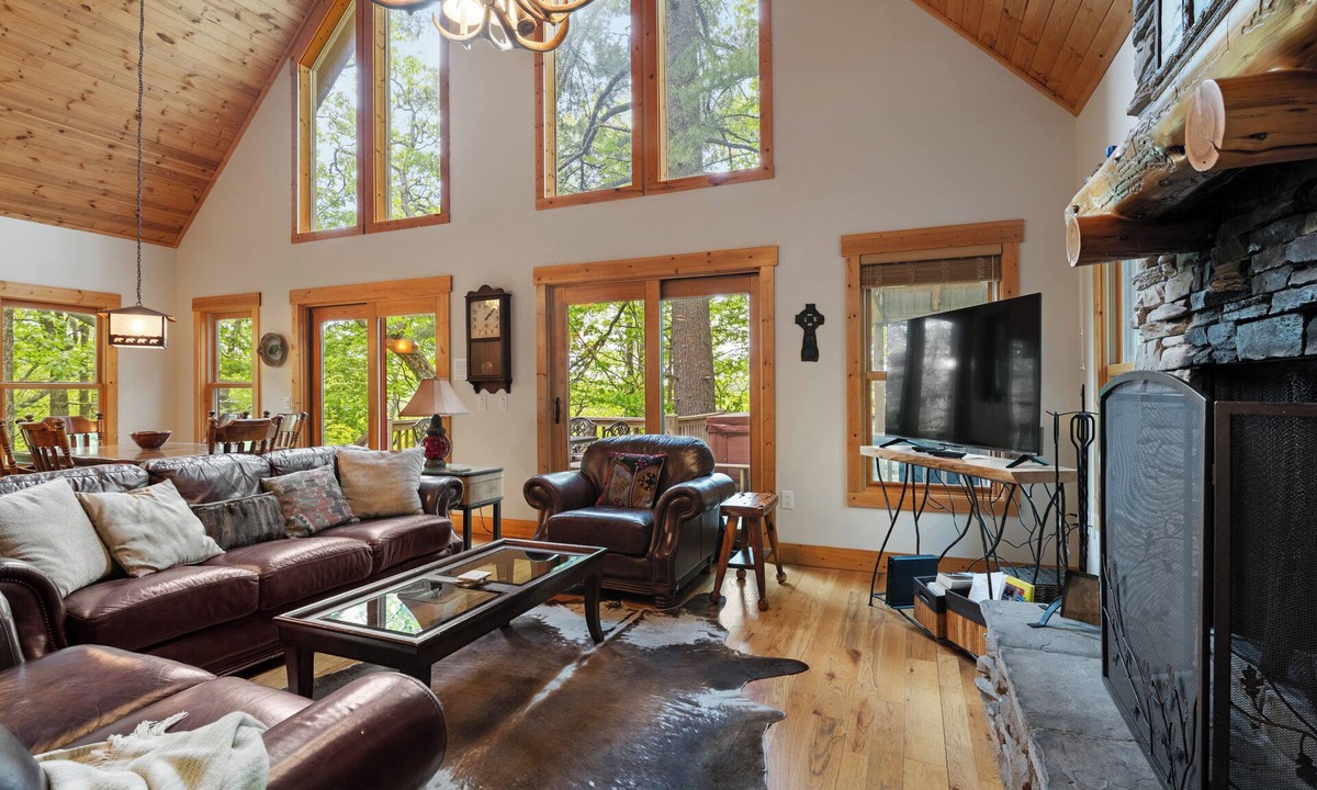 Wildwood Mountain Cabin | Shortoff Mountain Out Every Window. A Hot Tub Surrounded by Flame Azaleas. | Mountain Treehouse