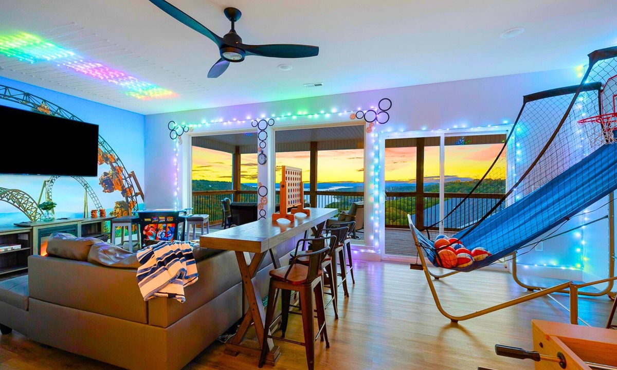 Indian Point House | Silver Dollar Theme 1mitoSDC LakeViews HotTub Games