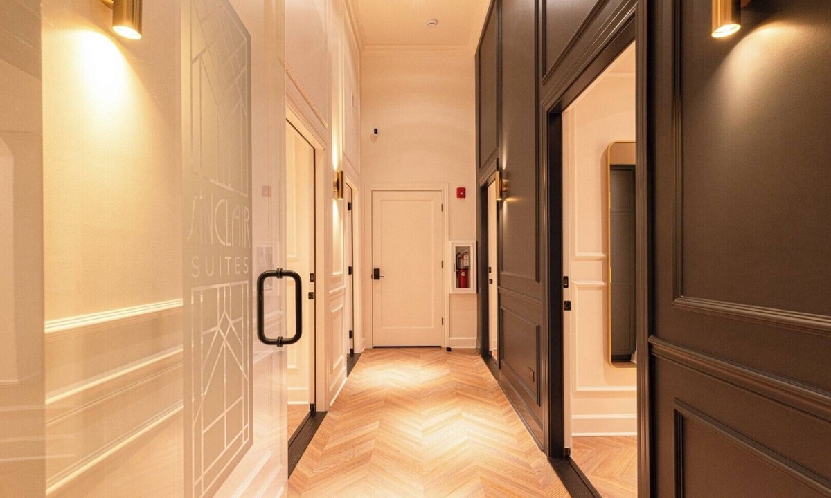 West Dundee Hotel | Sinclair Suites