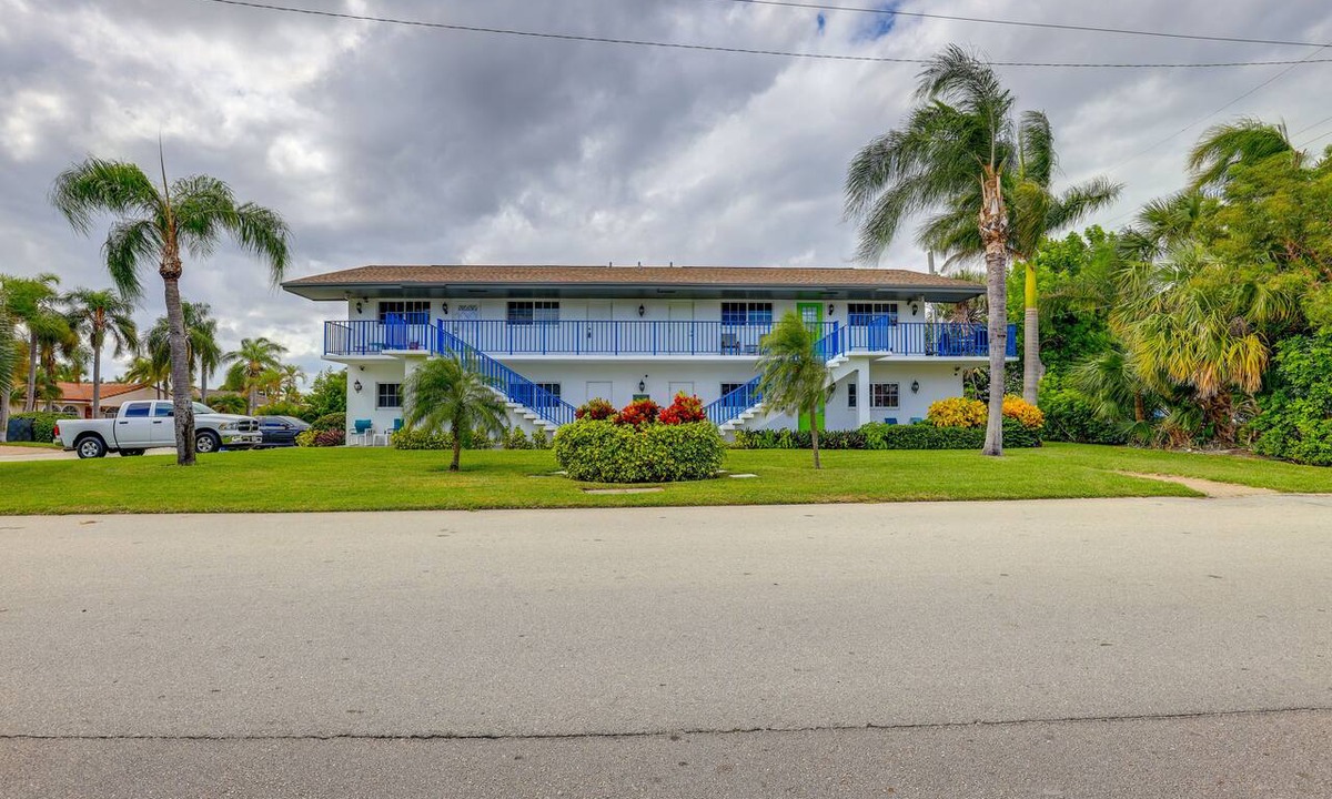 Singer Island Condo | Singer Island Condo: Walk to Beach & Marina!