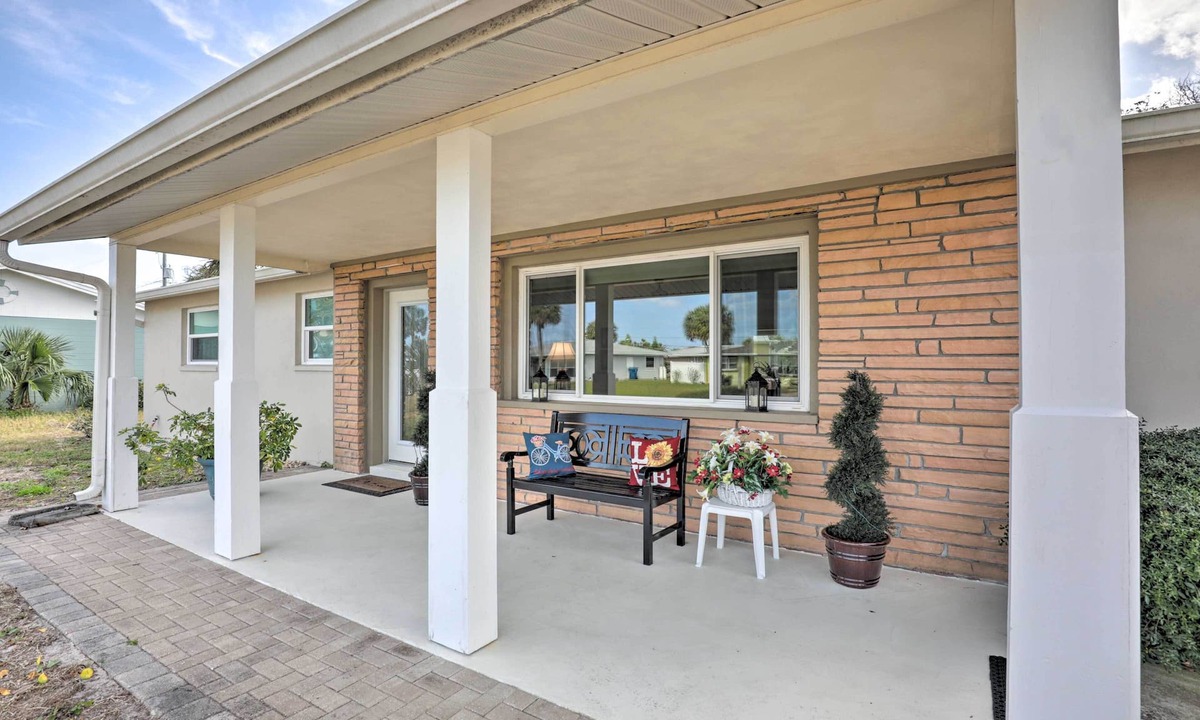 Breakers House | Single-Story Home: Walk to Beach, Pier & River