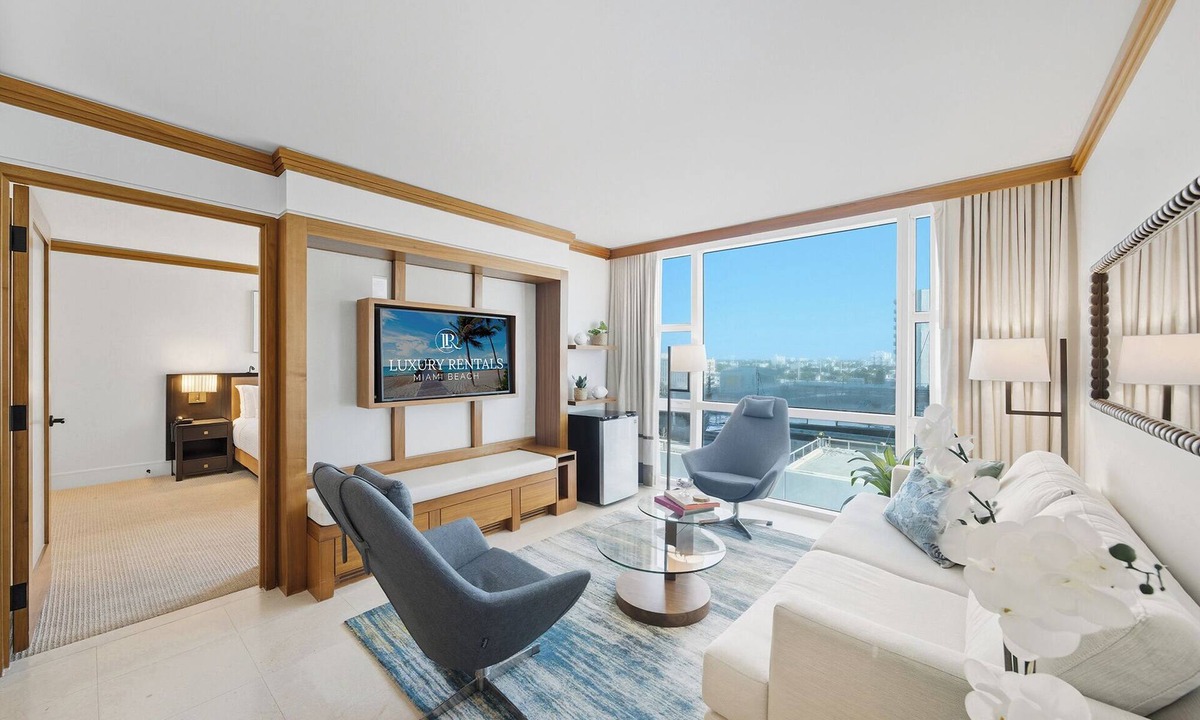 North Beach Apartment | Skyline Private Condo at the Carillon Miami Resort - 705