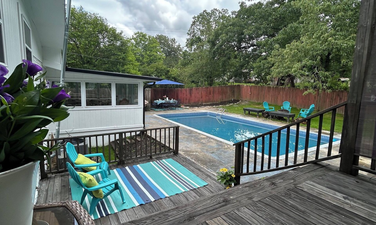 Trenton House | Sleeps 12, Pet Friendly, In-ground Pool, Close to Chattanooga!