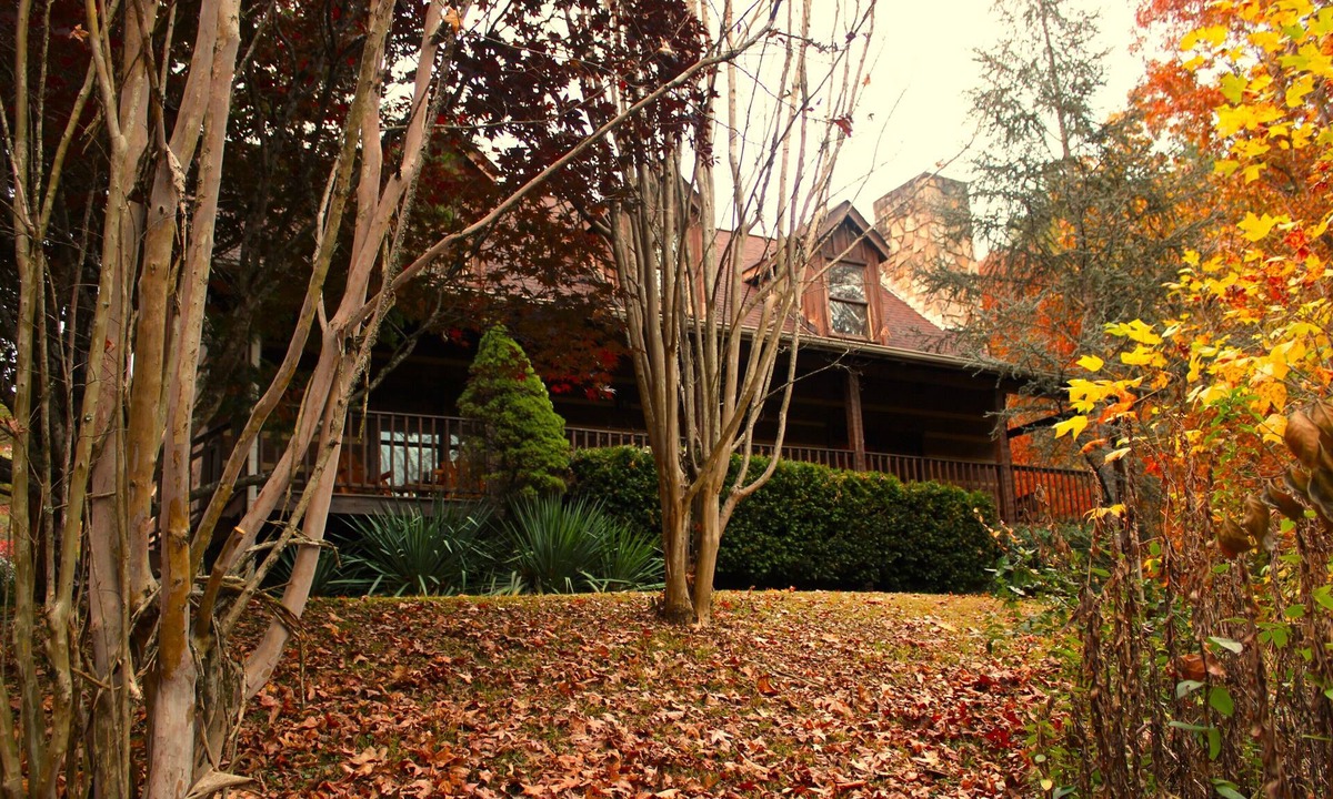 Sevierville Cabin | Sleeps 8- Private and Spacious 2200 sf cabin on 1.2 acres with large game room.