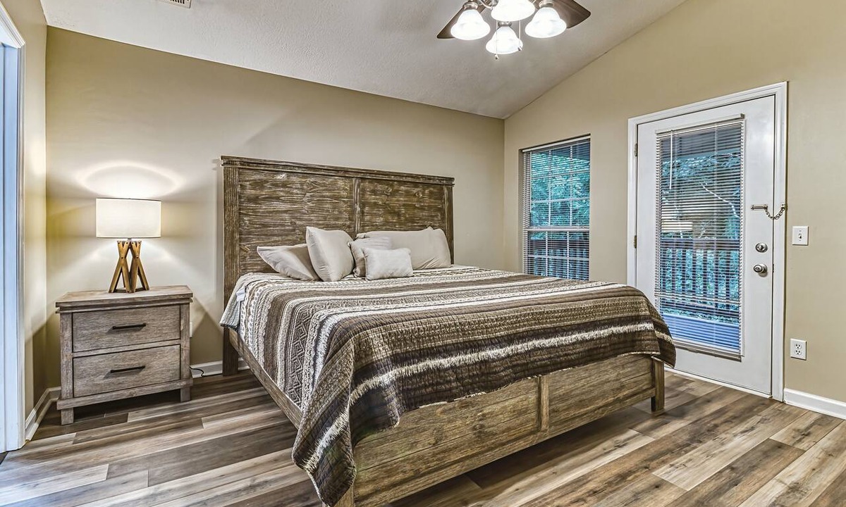 Pigeon Forge Ski Chalet | Smoky Mountain Chalet | Pool | Steps to Parkway