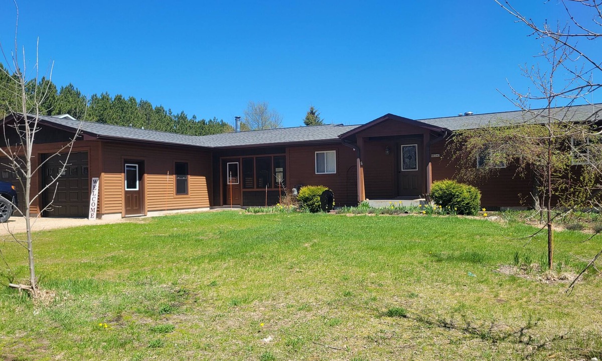 Munising House | Snow/ORV 3-bedroom house w/garage in Munising perfect for your getaway