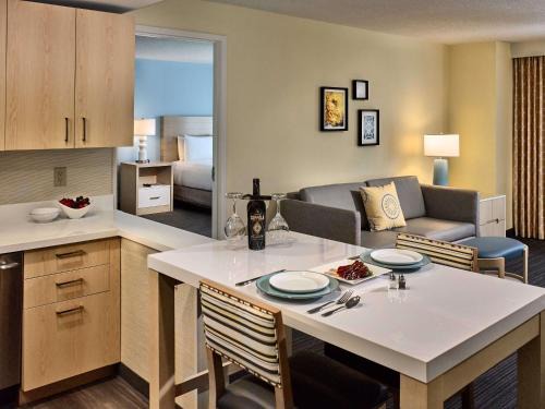 Gwinnett Place Hotel | Sonesta ES Suites Gwinnett Place Atlanta