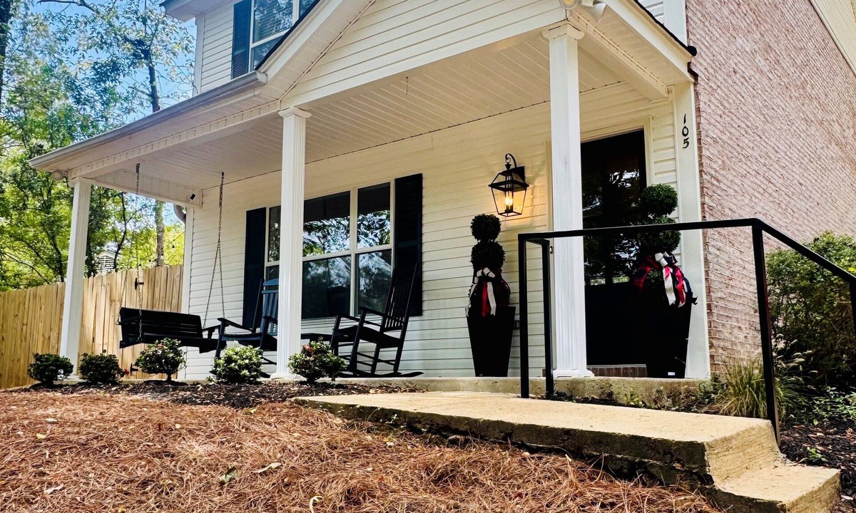 Oxford House | Southern Comfort Near The Square – Perfect for Game Days & Getaways