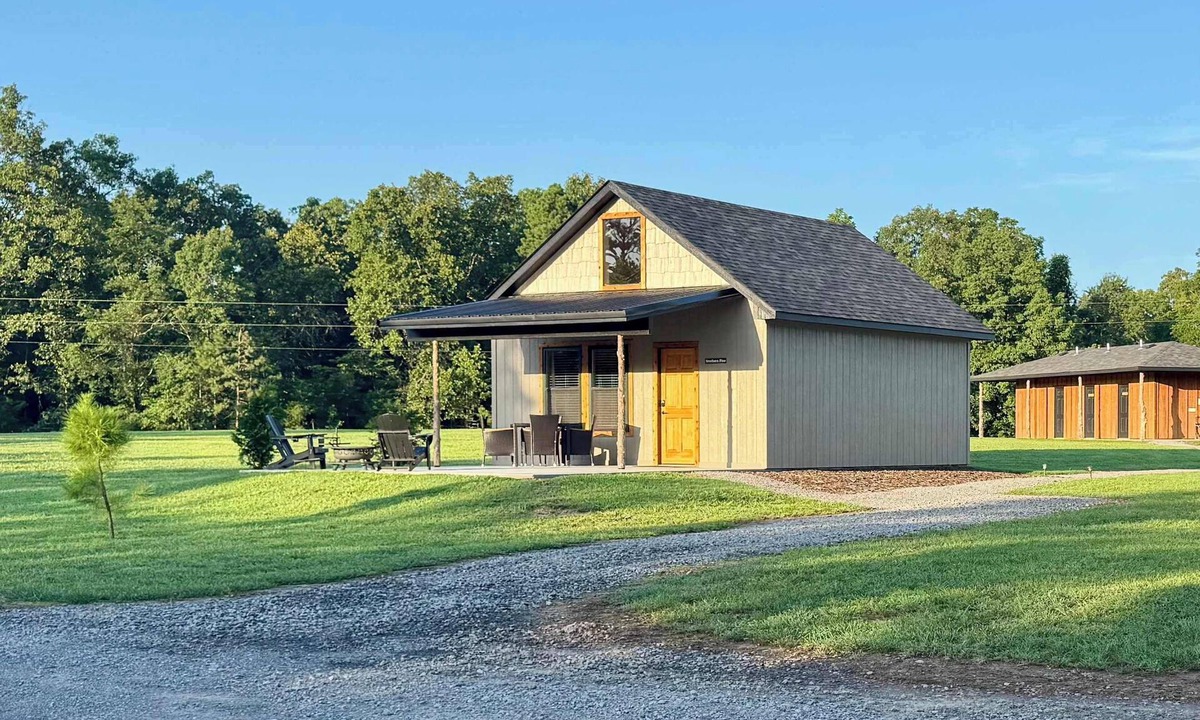 Tahlequah House | Southern Pine Cabin @ The River Bluff Cabins