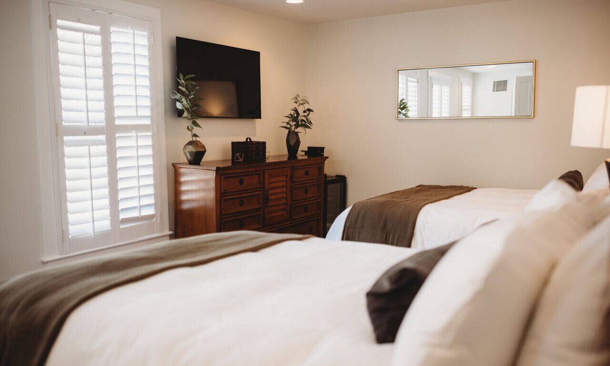 Downtown Hotel | Southern Pines Downtown The Jefferson Inn Standard 2-Queen Room