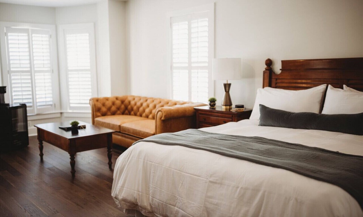 Downtown Hotel | Southern Pines The Jefferson Inn Deluxe King Guestroom