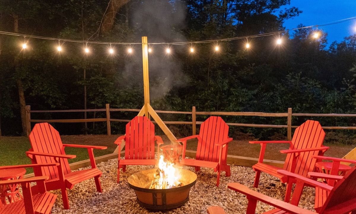 Sautee Nacoochee Ski Chalet | Southern Skies Chalet | Mountain Views Hot Tub Game Room