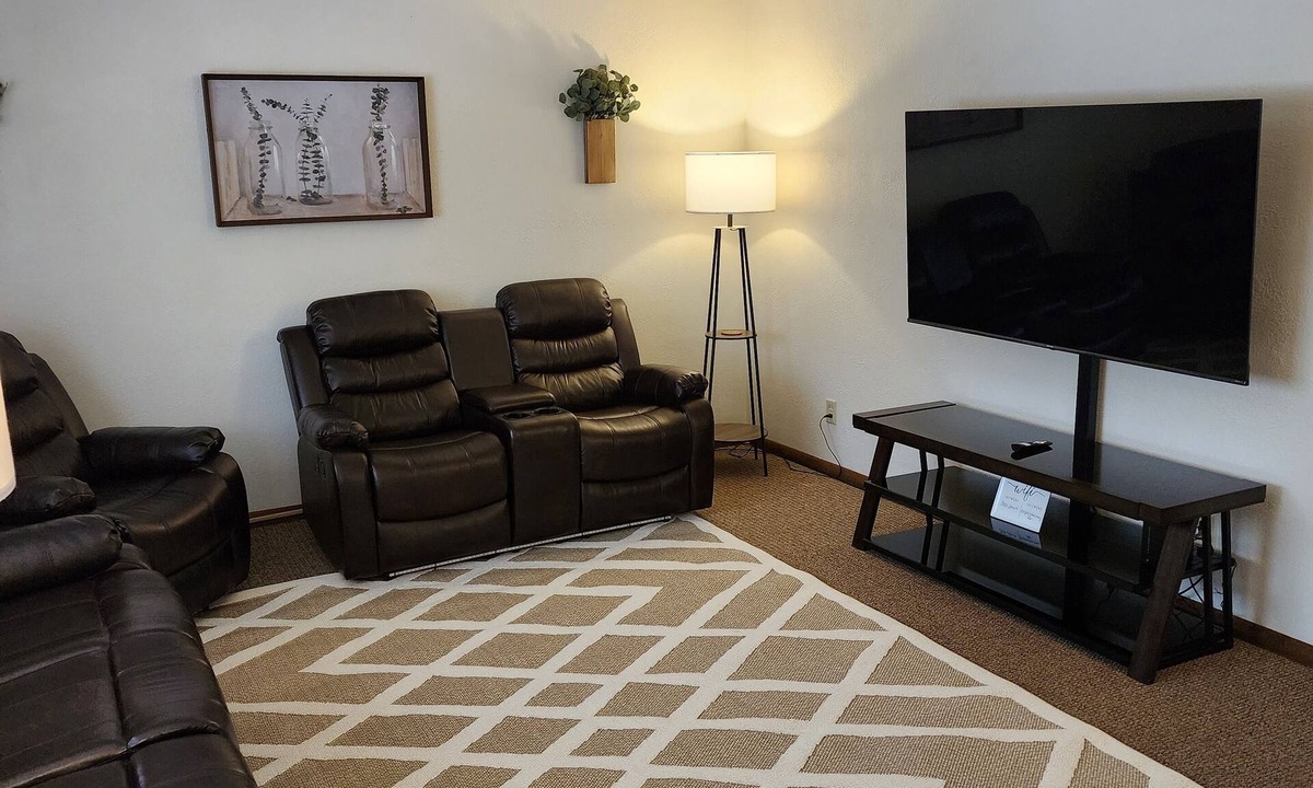 Thomasboro Apartment | Spacious 2 bedroom apartment