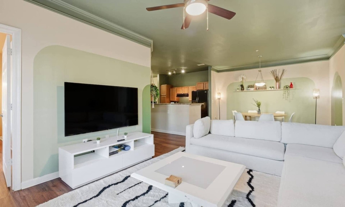 Arcadia Apartment | Spacious 2BR Retreat | King Beds | Pool & 24/7 Gym