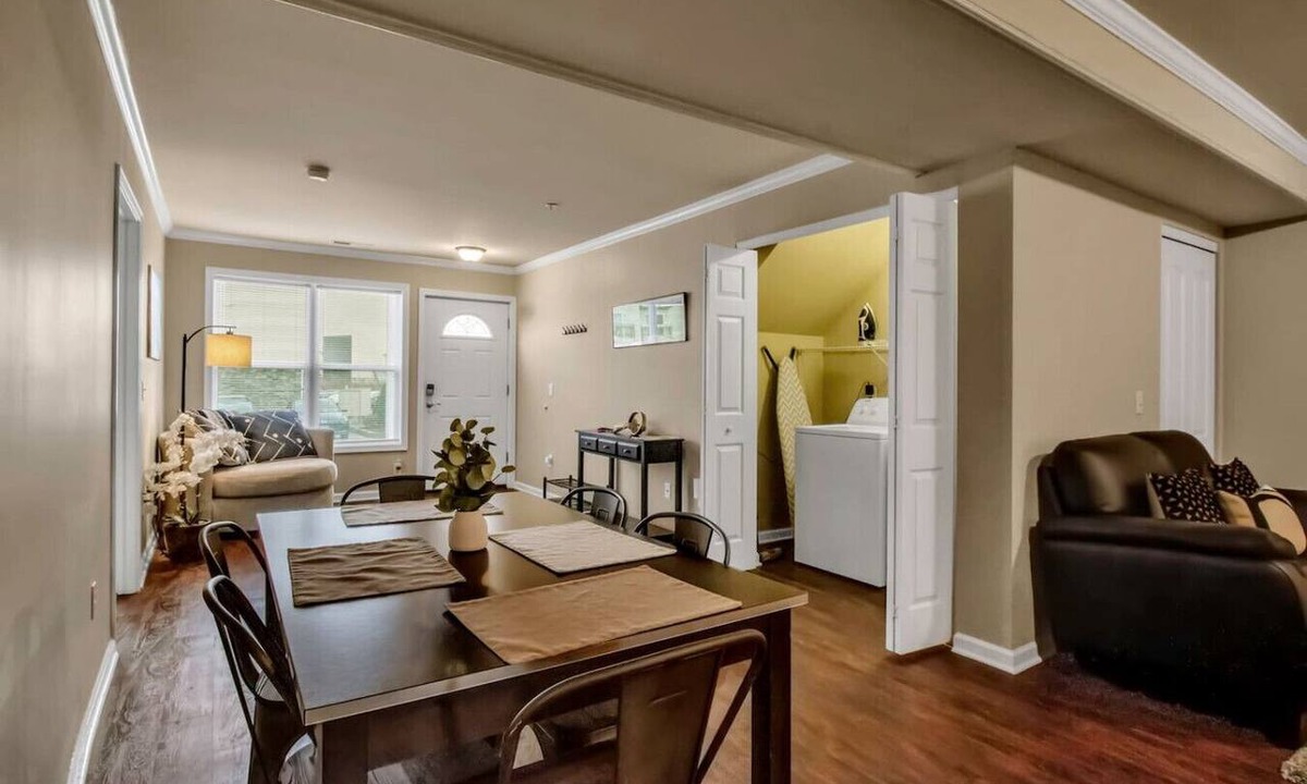 Amherst Apartment | Spacious 3 bed/3 bath Apartment No stairs