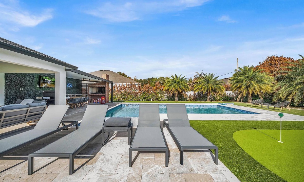 Port Saint Lucie House | Spacious 4-bedroom house, mini-putt, pool & wood oven