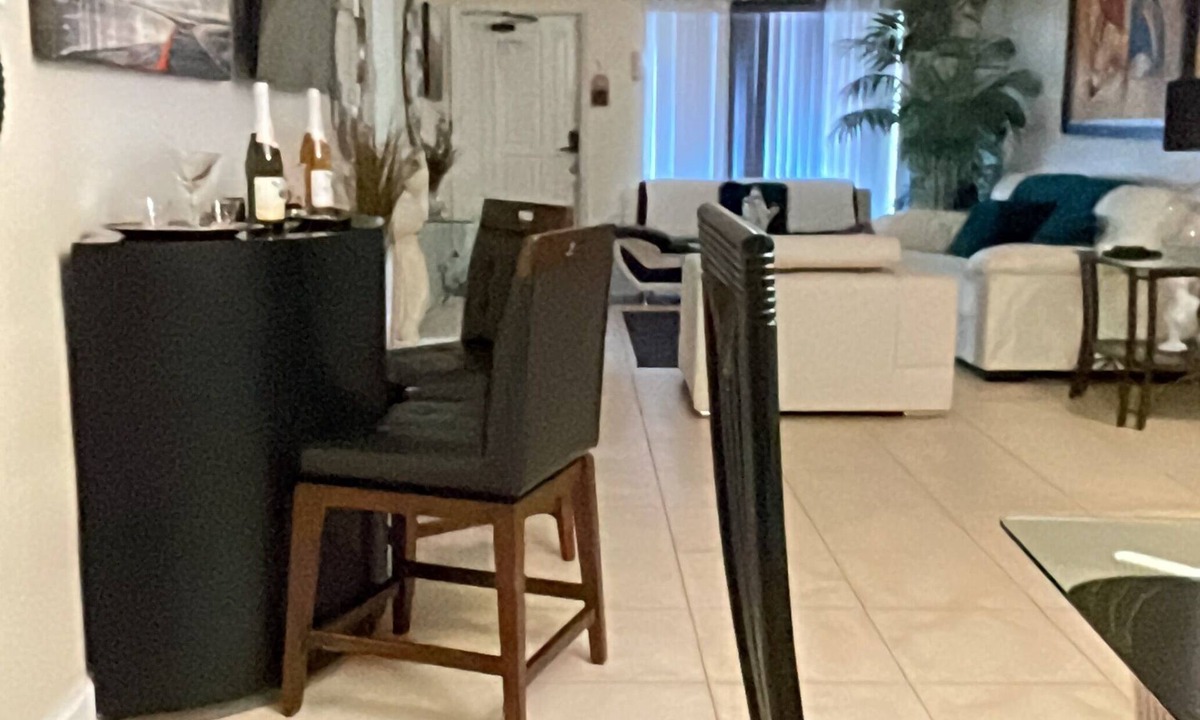 Highland Garden House | Spacious 4-bedroom house in lovely Hollywood with WiFi, AC