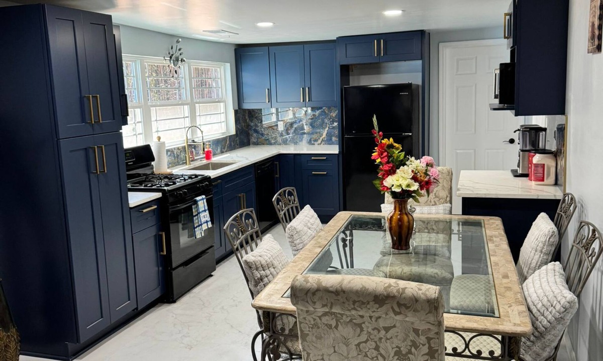 Constitution House | Spacious 4-bedroom house in beautiful Atlanta with AC