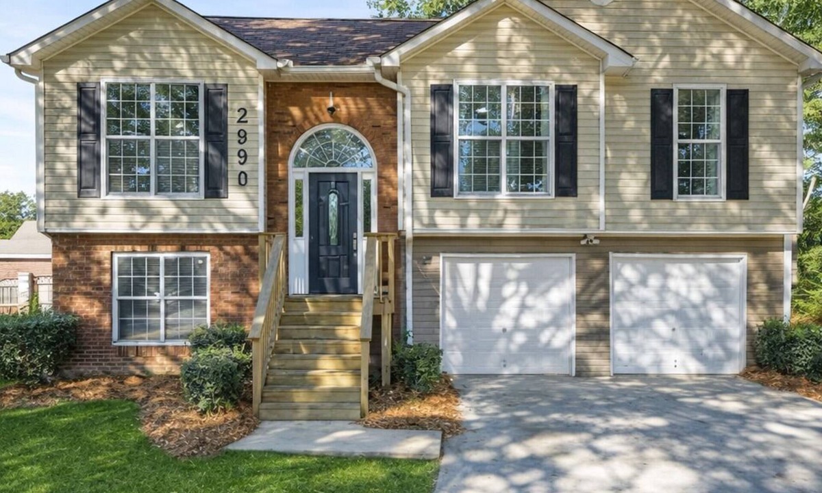 Church Street House | Spacious 4-bedroom house in gorgeous College Park with AC