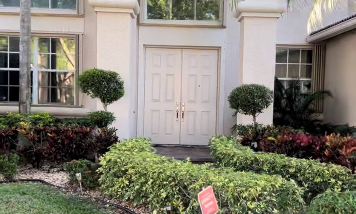 Jog Road House | Spacious 5-bedroom house enjoyable Wellington with WiFi, AC in gated community